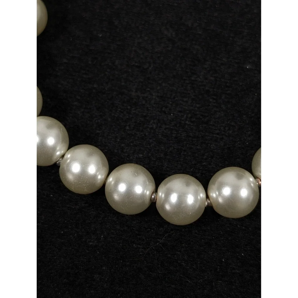 White Glass‎ Pearl Necklace 26